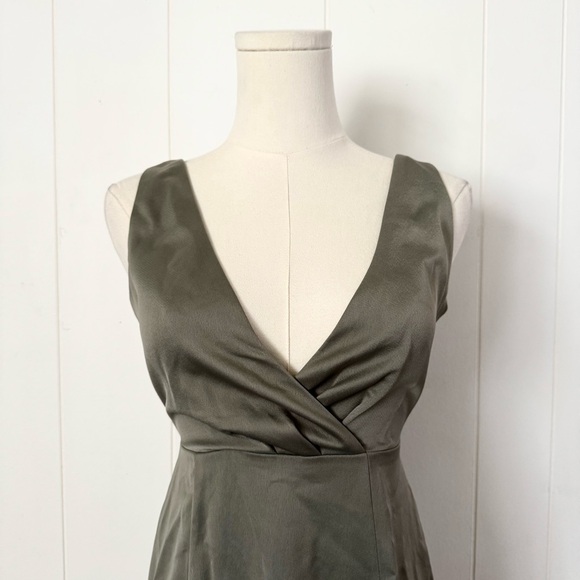 BHLDN NWT Anthropologie Piper V-Neck Side Slit Satin Gown Dress Size 0 Moss - Picture 3 of 10